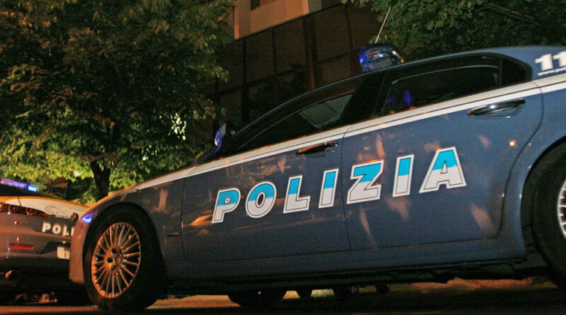 Napoli, 37enne ucciso in un agguato a colpi di pistola: era genitore di presunti camorristi. “Ospedale messo a soqquadro dai familiari”