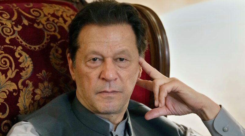 L’ex premier pakistano Imran Khan condannato a 14 anni di carcere – avvocato difensore