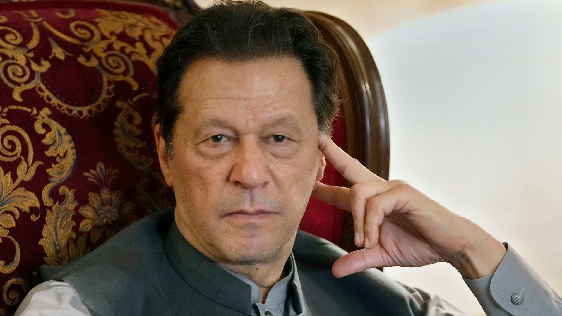 L’ex premier pakistano Imran Khan condannato a 14 anni di carcere – avvocato difensore