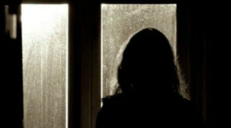 Ragazza fantasma per 17 anni, identificata con la madre all’interno di un laboratorio tessile clandestino