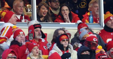 La chat sulla partita dei Chiefs tra Taylor Swift e Caitlin Clark fa infuriare l’ex conduttore di Fox Sports