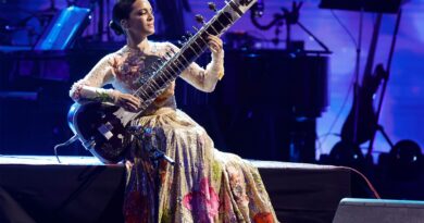 Anoushka Shankar parla di suo padre Ravi, dell’esibizione con Norah Jones e dell’eterna influenza di Björk