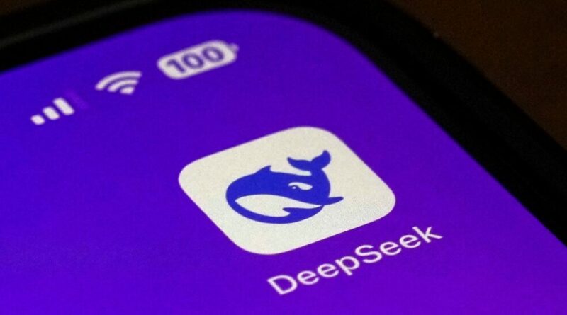 DeepSeek, la nuova e gratuita AI che aiuta (anche) lavoratori e studenti: ecco le principali funzionalità dell’assistente virtuale cinese