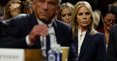 Cheryl Hines, Megyn Kelly e Vani Hari formano la squadra di cheerleader del MAHA di RFK Jr. alla prima udienza di conferma