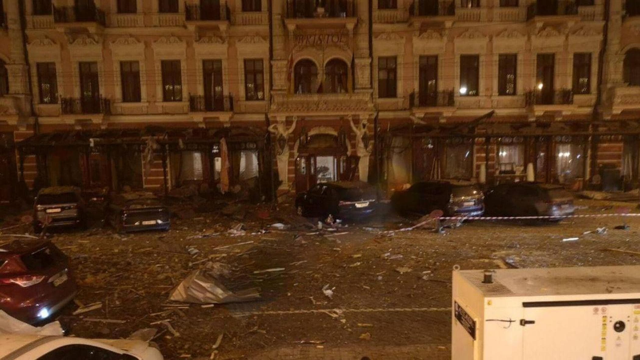 Guerra Ucraina – Russia, le news. Media: “Odessa, missili davanti allo storico hotel Bristol”