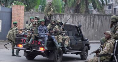 Cadaveri nelle strade, gli obitori superano la capienza dopo 700 morti in soli quattro giorni di scontri in Congo