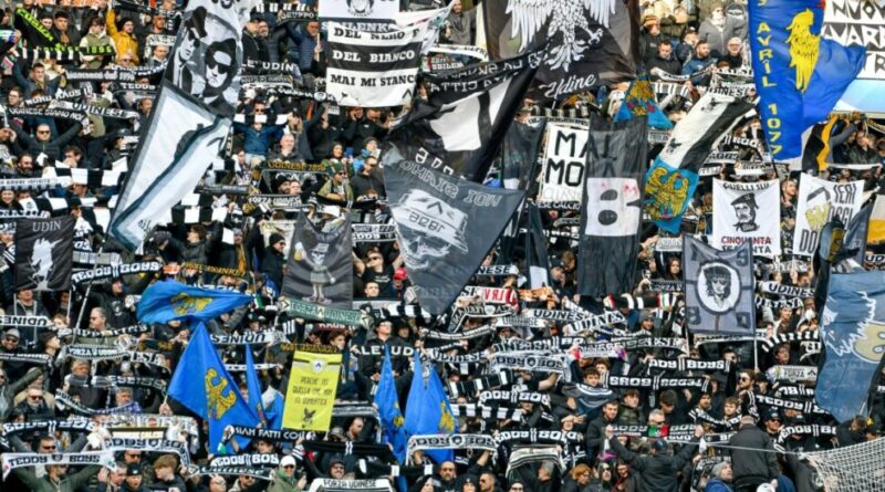 Follia ultras, treno in corsa con i tifosi del Venezia assaltato a Udine da supporter di Udinese e Salisburgo