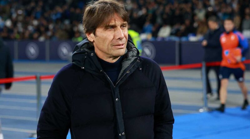 Napoli, Conte: “Altro punto in cascina. Mercato? Crea instabilità”