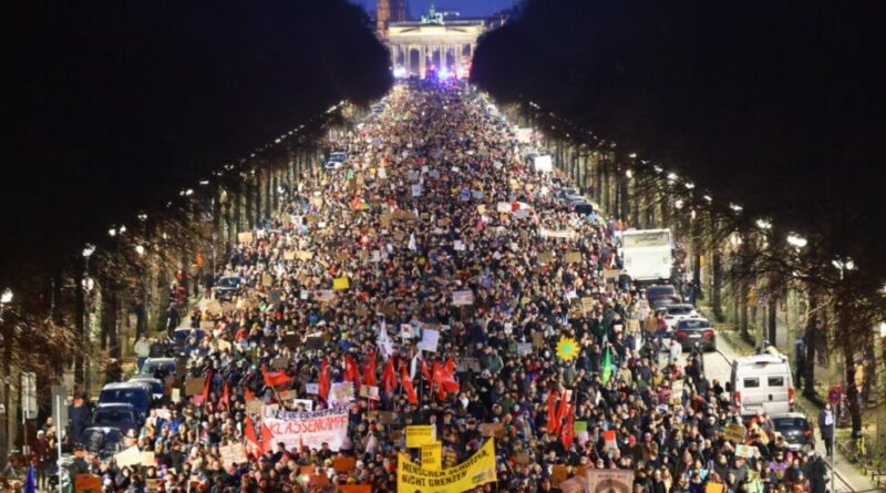 A Berlino grande manifestazione contro l’apertura della Cdu ad AfD (che cresce nei sondaggi). Gli organizzatori: “Siamo 250mila”