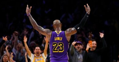 NBA Freestyle | LeBron James non ha limiti: 42 punti a 40 anni. Prima di lui, solo Jordan