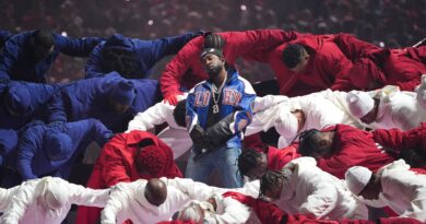 L’esibizione di Kendrick Lamar nell’intervallo ha messo in primo piano un importante dissenso di Drake al Super Bowl 2025