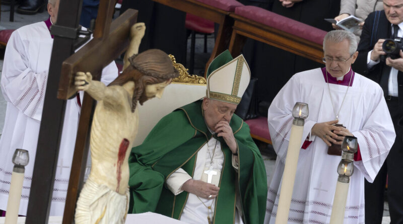 ‘Ho difficoltà nel respiro’. Il Papa interrompe l’omelia