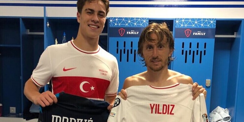 Yildiz-Modric, dallo scambio di maglia all’elogio: “Ha uno stile differente”