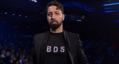 Sanremo 2025, il “giallo” della scritta “BDS” sulla maglia del maestro Barnaba: ecco cosa significa “butte de sanghe”