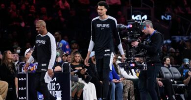 Nba, spettacolo penoso all’All Star Game: Wembanyama e Paul provano a barare, fischiati e squalificati