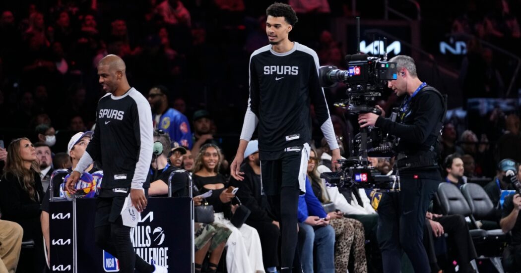 Nba, spettacolo penoso all’All Star Game: Wembanyama e Paul provano a barare, fischiati e squalificati