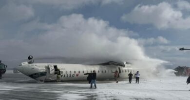 Aereo Delta si capovolge a Toronto, almeno 15 feriti