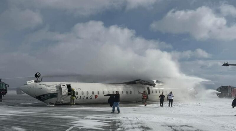 Aereo Delta si capovolge a Toronto, almeno 15 feriti