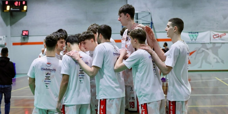 <p>Oleggio Magic Basket batte Arezzo nella prima giornata della fase play-in Gold</p>