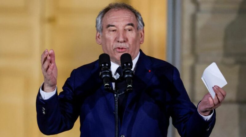 Francia, inchiesta per abusi sessuali su minori in un collegio cattolico. Un’insegnante a Mediapart: “Il premier Bayrou sapeva”