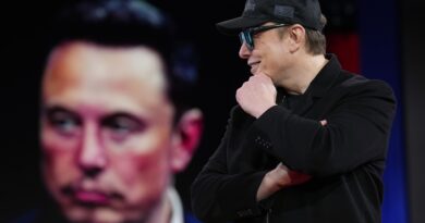 Elon Musk lancia un ultimatum ai lavoratori federali: Documentate il lavoro entro lunedì sera o rischiate di essere licenziati