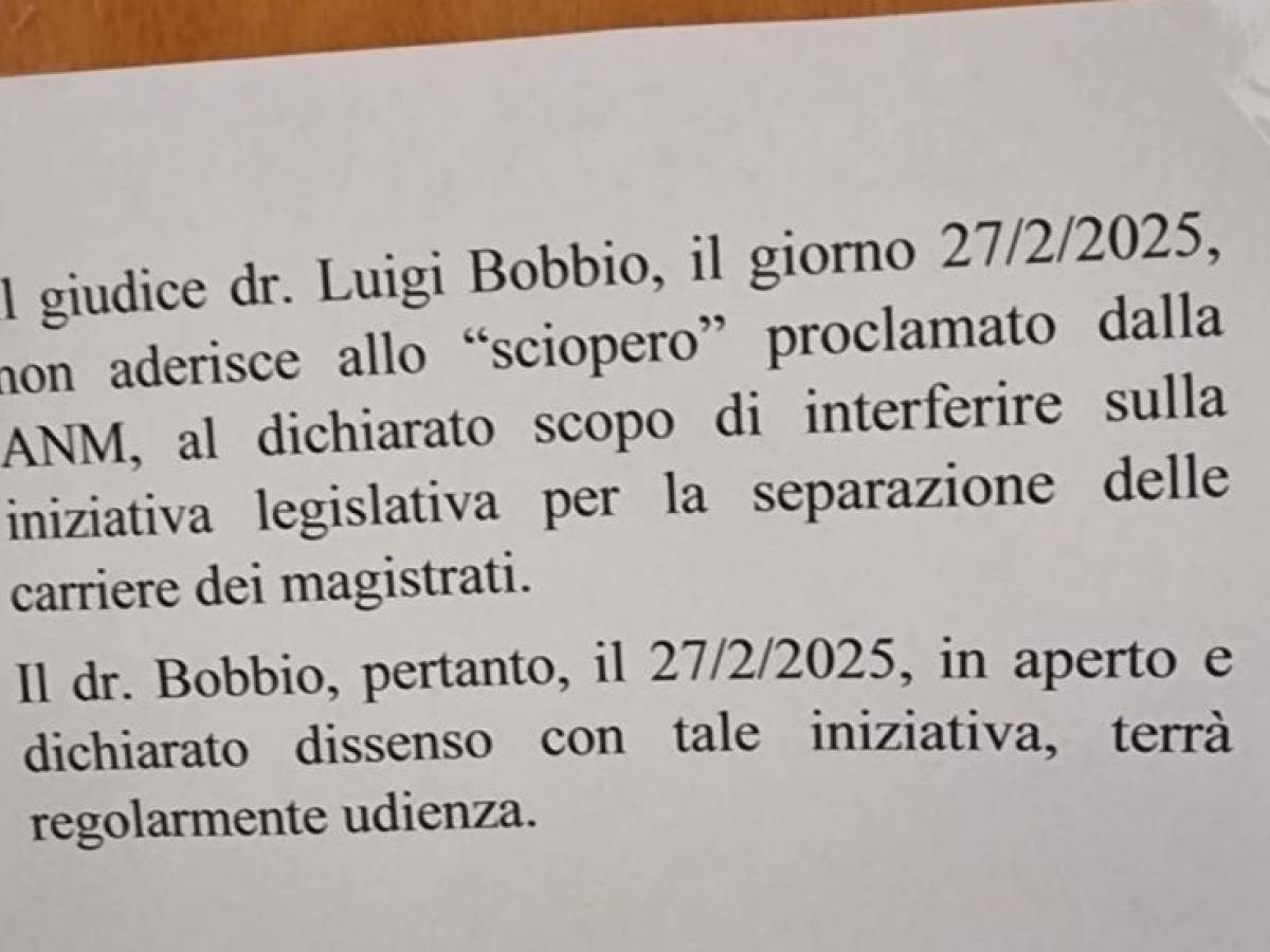 Luigi Bobbio, giudice civile del tribunale di Nocera Inferiore, dopo aver ricoperto ruoli pubblici..