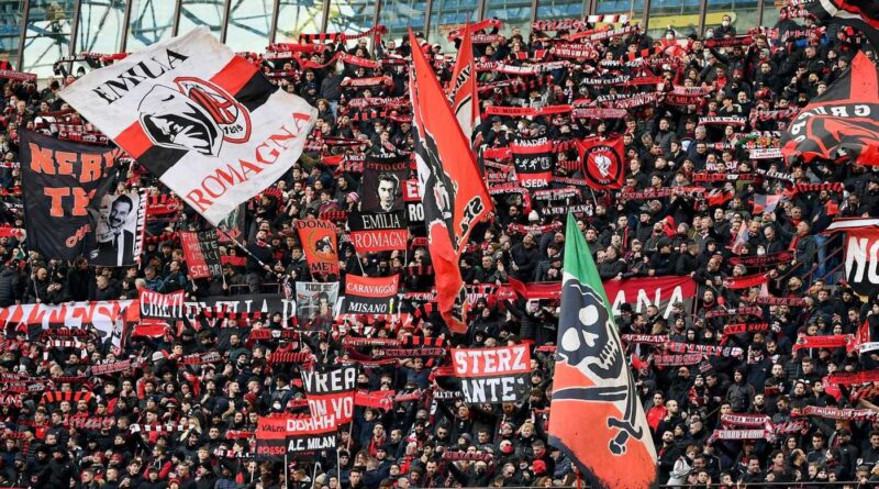 Il Milan va incontro ai tifosi, bloccata la vendita dei biglietti per il derby con l’Inter di Coppa Italia: il motivo