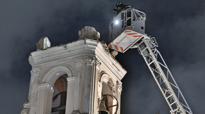 Scossa di terremoto 4.4 ai Campi Flegrei. Panico a Napoli, gente in strada