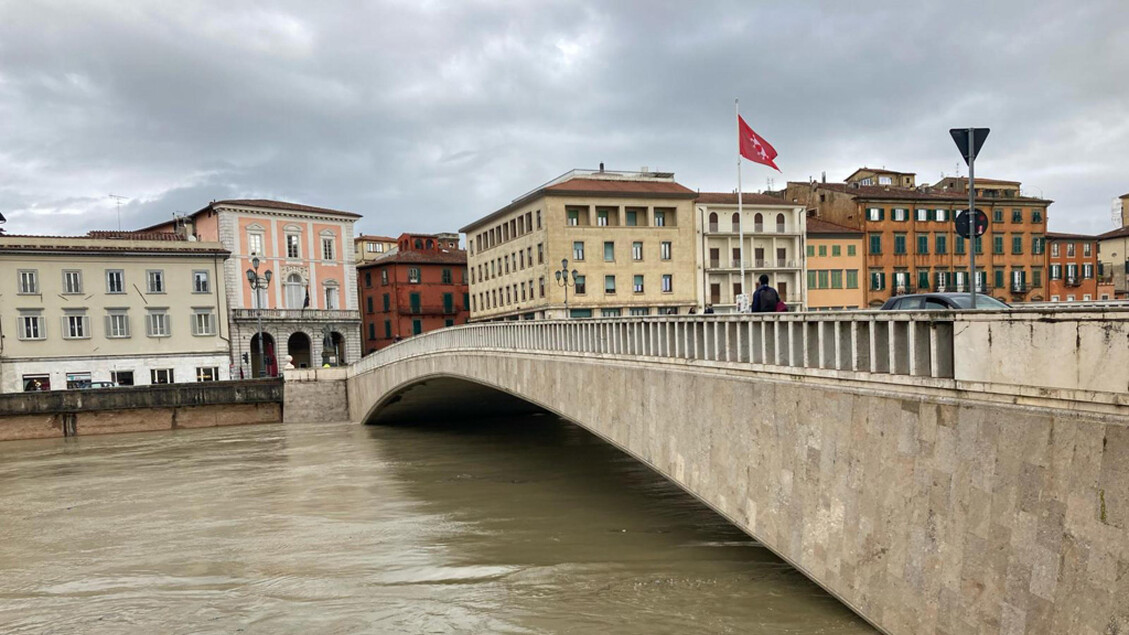 Maltempo: Allerta in Toscana, preoccupa l’Arno, negozi e scuole chiuse in alcune città. Stato di mobilità in Emilia-Romagna