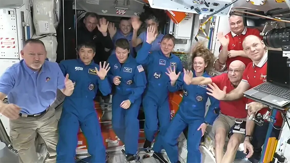 La navetta Crew Dragon si è agganciata alla Iss VIDEO