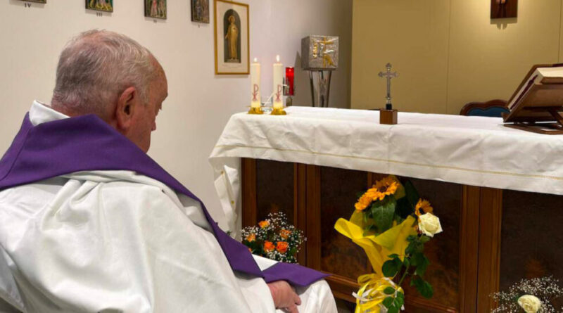 Papa Francesco, la Sala stampa vaticana diffonde la prima foto dal giorno del ricovero