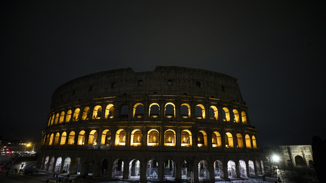 Torna l’Earth Hour, Colosseo e San Pietro spendono per un’ora