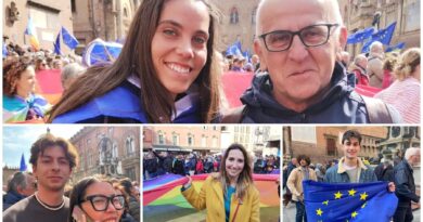 Voci dalla piazza di Bologna, la generazione Erasmus si ribella: “Difendiamo la nostra Europa”